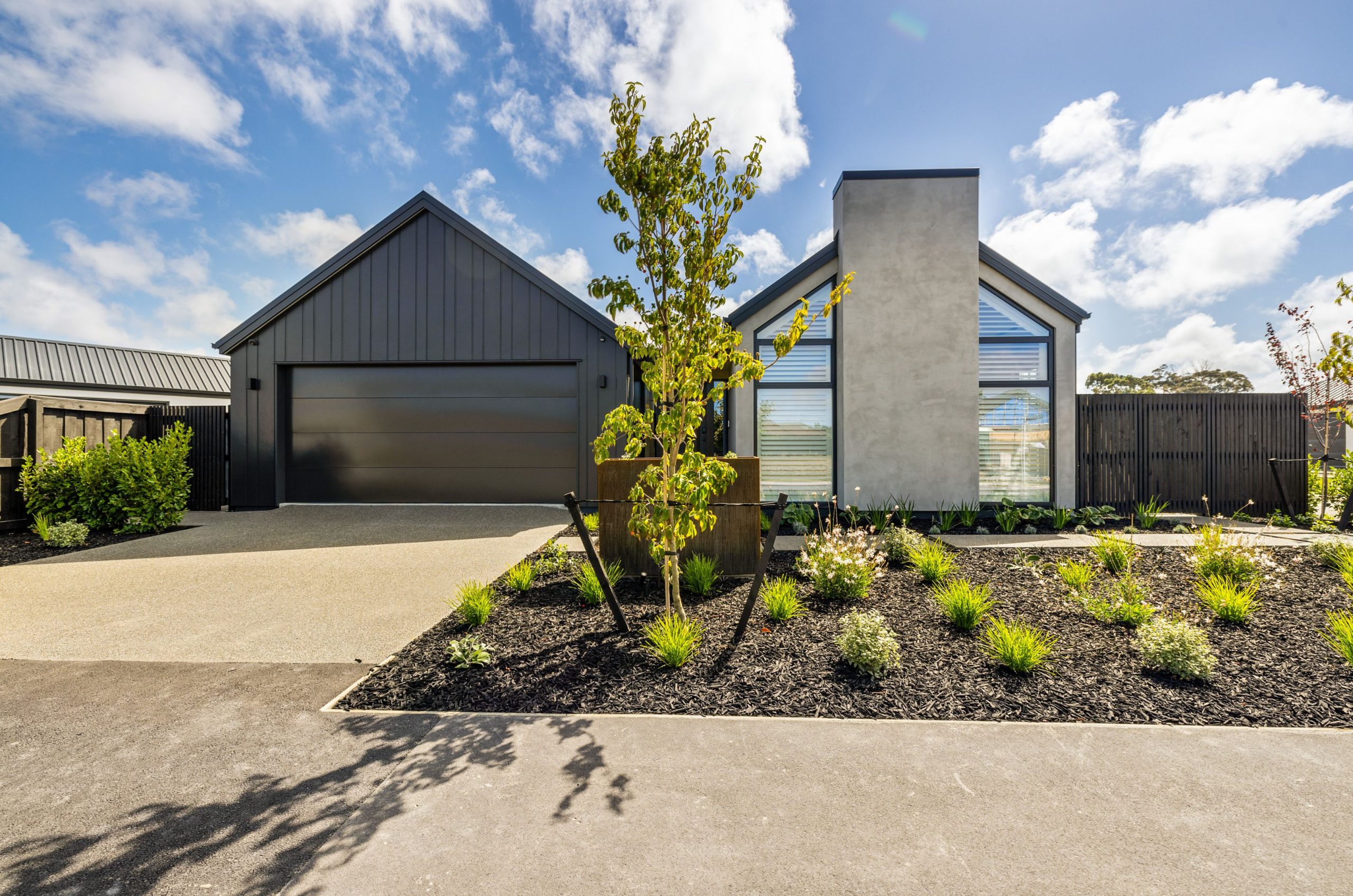 Front façade showcasing linea oblique and Cerrano cladding